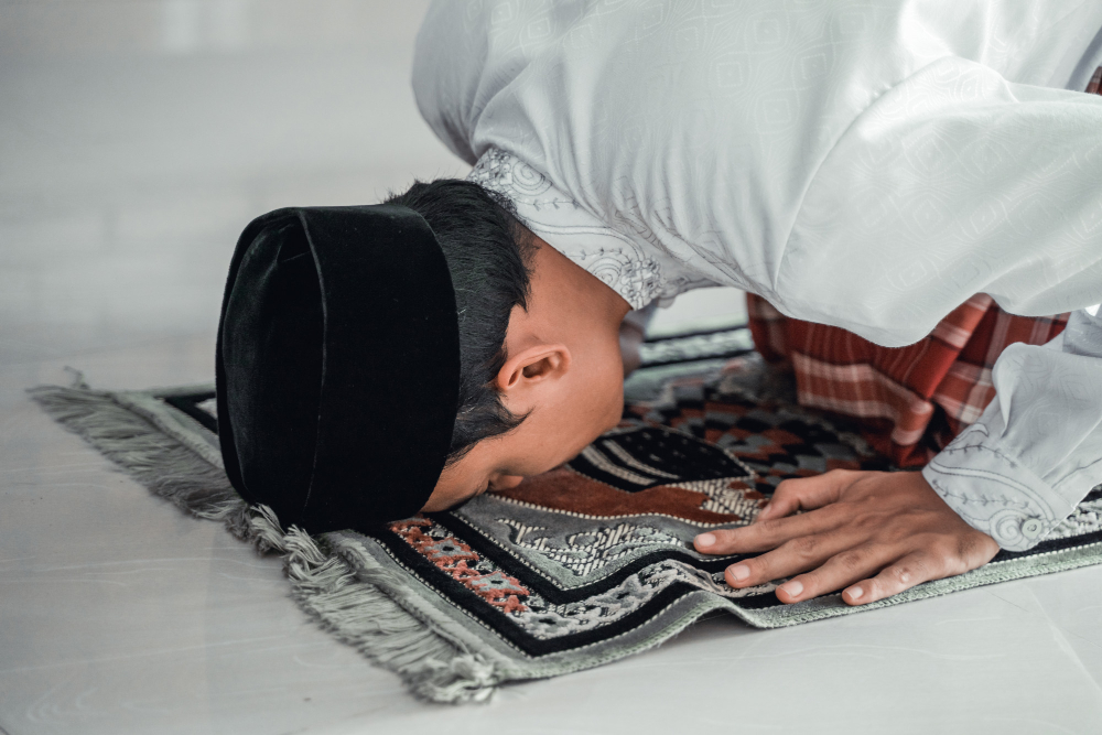 Shalat Istikharah: Tata Cara, Doa, dan Kaitannya dengan Rezeki