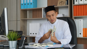Mengapa Literasi Keuangan Syariah Masih Tertinggal?