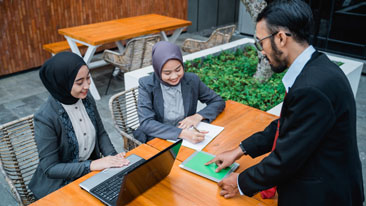 Lembaga Keuangan Syariah di Indonesia: Peran & Keunggulan