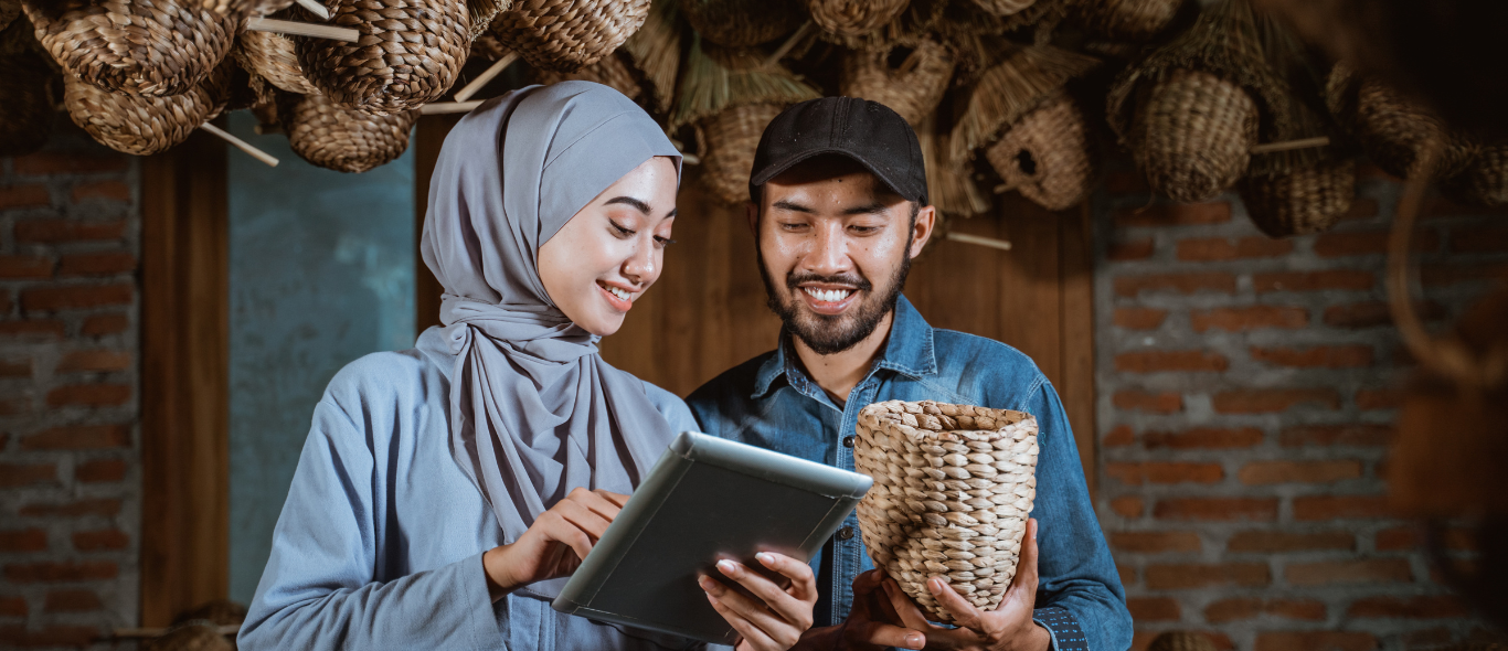 pasangan sedang mengatur peluang di era digital